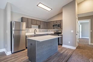 Bluffs of Burlington in Florence, KY - Building Photo