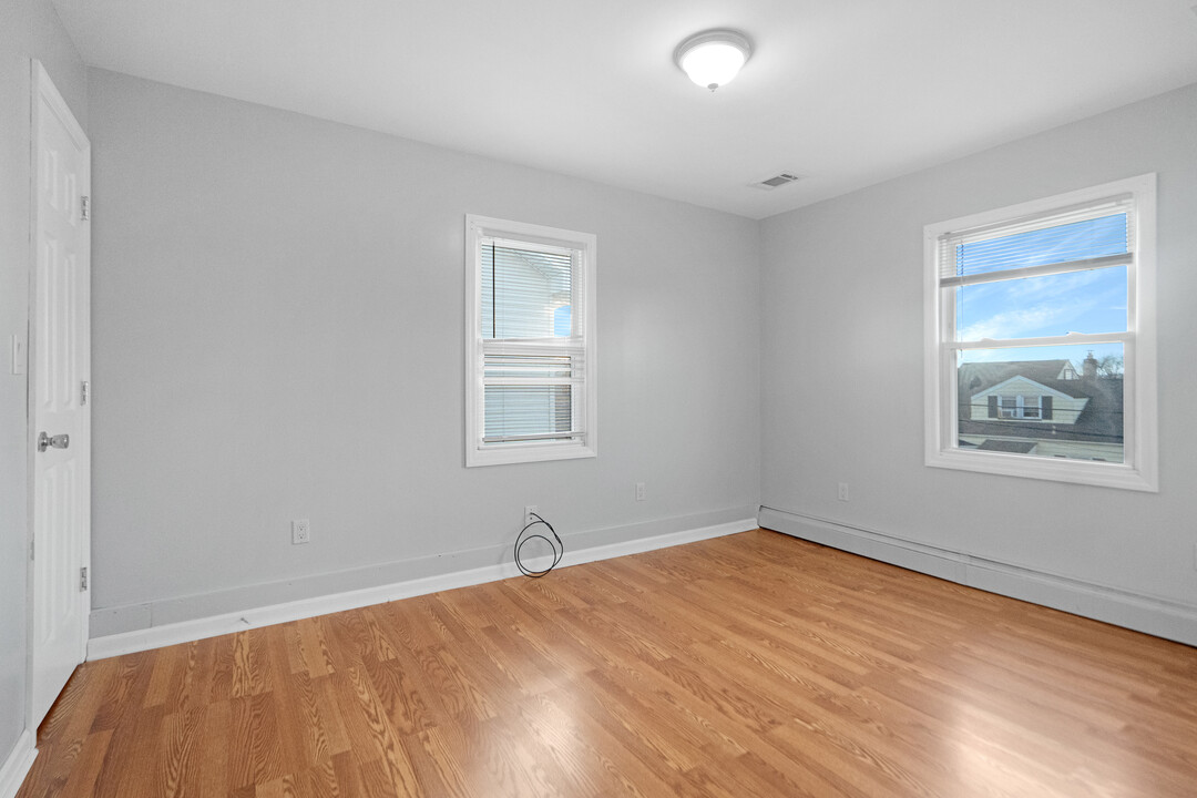 1039 Woolley Ave, Unit 2 in Union, NJ - Building Photo