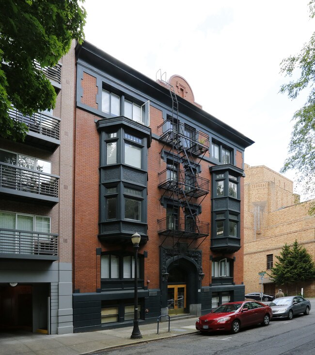 Cumberland Apartments in Portland, OR - Foto de edificio - Building Photo