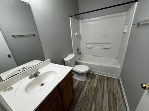 2108 Canter St SW in Albuquerque, NM - Foto de edificio - Building Photo