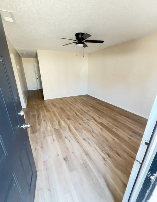 2809 N Hwy 175 in Seagoville, TX - Foto de edificio - Building Photo