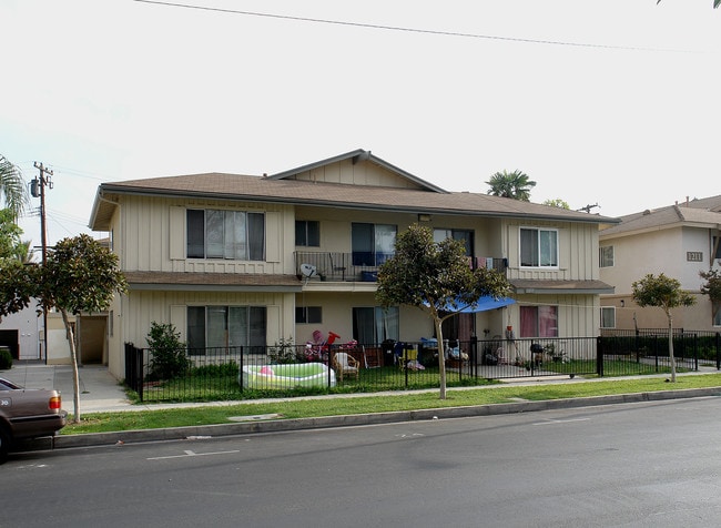 1217 W Lynne Ave in Anaheim, CA - Foto de edificio - Building Photo