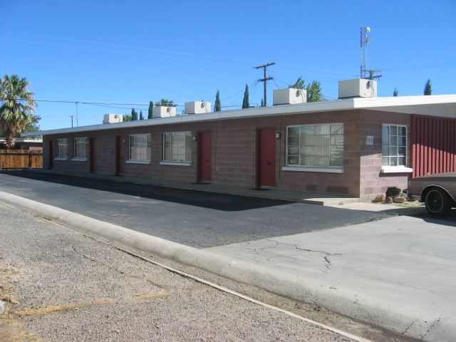 704 N Sanders St in Ridgecrest, CA - Building Photo