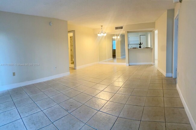 4205 N University Dr, Unit 212 in Sunrise, FL - Building Photo - Building Photo