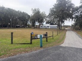 2302 Lowery St in Bushnell, FL - Building Photo