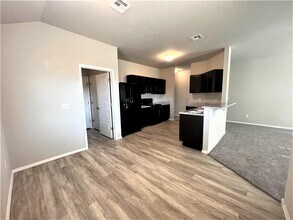 1314 Travertine Pl in Noble, OK - Building Photo - Building Photo