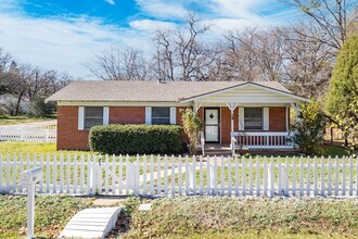 601 N Martin St in Malakoff, TX - Foto de edificio - Building Photo