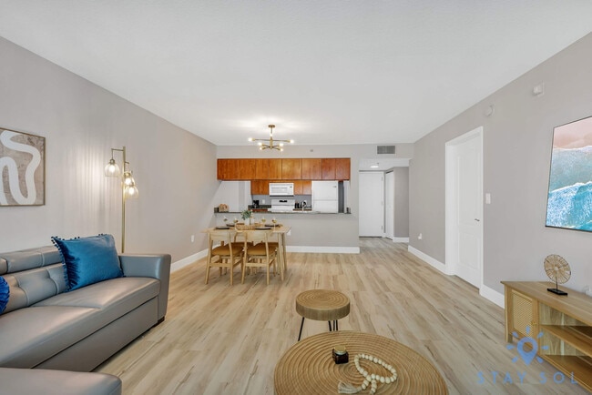 1200 Brickell Bay Dr in Miami, FL - Building Photo - Building Photo