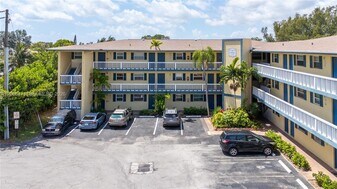1400 NE 57th Ct, Unit 102 in Fort Lauderdale, FL - Building Photo