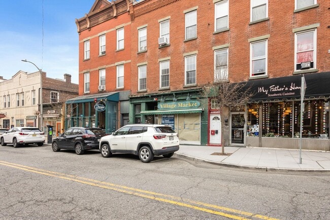 10 N Broadway in Nyack, NY - Building Photo - Building Photo