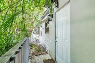 52 NW 47th Terrace in Miami, FL - Foto de edificio - Building Photo