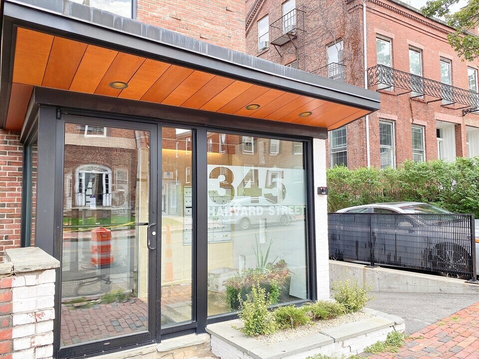 345 Harvard St in Cambridge, MA - Building Photo