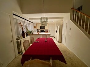 124 Alicante Aisle in Irvine, CA - Foto de edificio - Building Photo