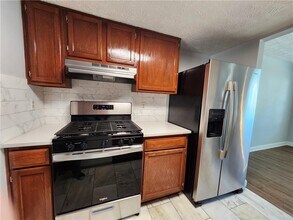 295 Roswell Commons Cir in Roswell, GA - Building Photo - Building Photo