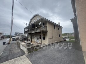 139 Sand St in Dunmore, PA - Building Photo - Building Photo