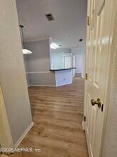 13810 Sutton Park Dr N in Jacksonville, FL - Foto de edificio - Building Photo