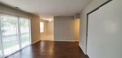 9302 Aylesbury Dr in Louisville, KY - Building Photo - Building Photo