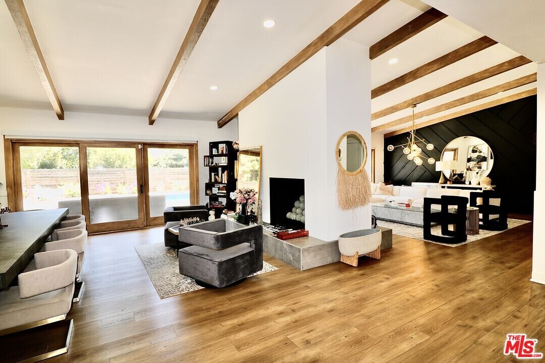 24221 Aetna St in Los Angeles, CA - Building Photo