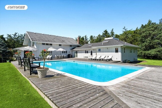 18 Quogo Neck Ln in Quogue, NY - Building Photo - Building Photo