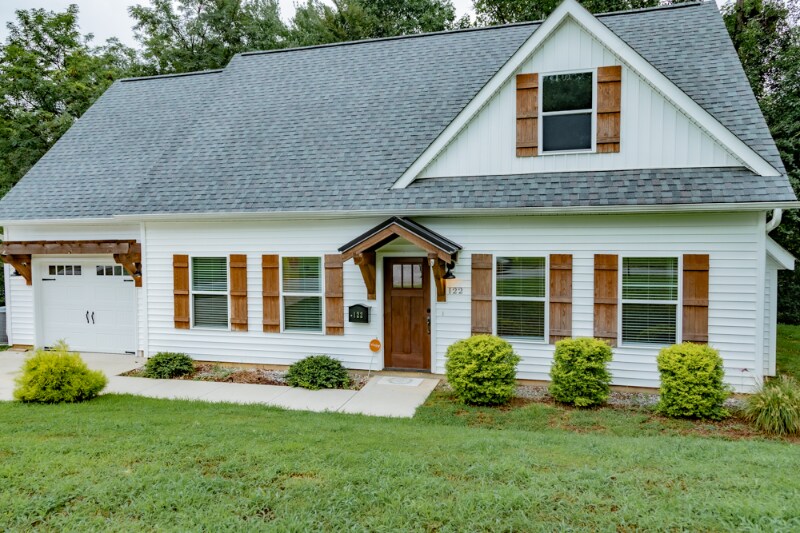 122 Hunters Woods Dr in Simpsonville, SC - Building Photo