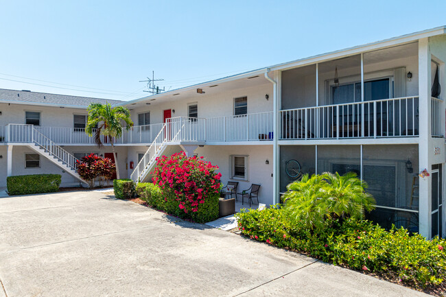 Rita Apts Iv Condos in Lake Worth, FL - Building Photo - Building Photo