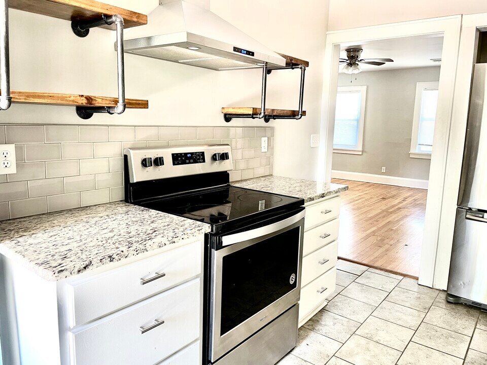 1300 S Court St in Montgomery, AL - Building Photo