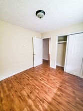 215 W College St in Bolivar, MO - Building Photo - Building Photo