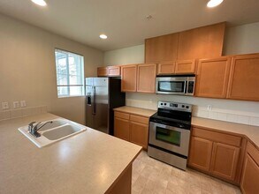 2125 Bobs Hollow Ln in Dupont, WA - Building Photo - Building Photo