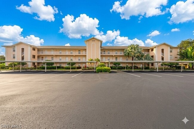 3250 Cypress Glen Way in Naples, FL - Building Photo - Building Photo