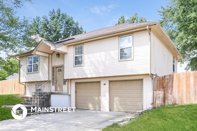 property at 810 N Sioux Ave