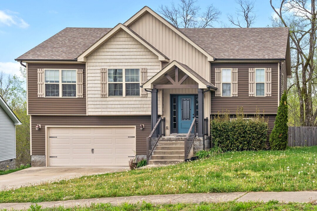 1831 Camelot Dr in Clarksville, TN - Building Photo