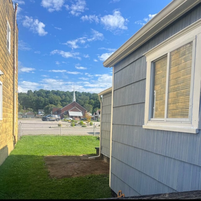 5004 Kentucky St in South Charleston, WV - Building Photo - Building Photo