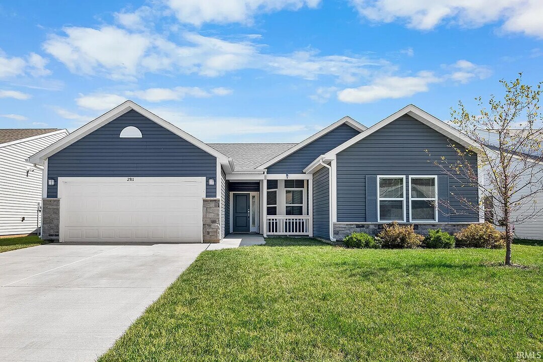 2911 Poinciana Dr in West Lafayette, IN - Building Photo