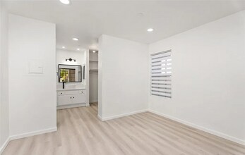 1046 Calle Del Cerro in San Clemente, CA - Building Photo - Building Photo