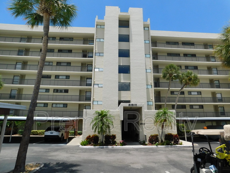 2617 Cove Cay Dr in Clearwater, FL - Building Photo