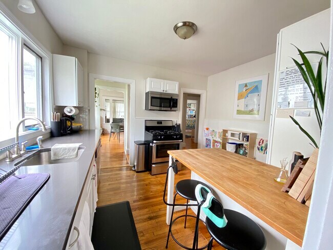 278 Willis Ave, Unit 1