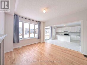 4 Sam Battaglia Cres in Georgina, ON - Building Photo - Building Photo