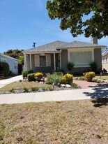 8037 Regis Way in Los Angeles, CA - Building Photo