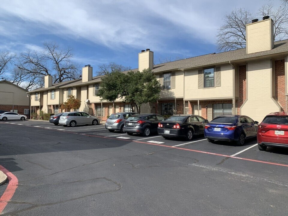 716 W Mulberry St in Denton, TX - Building Photo