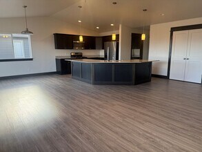 904 Papa Yo Pkwy in Belgrade, MT - Building Photo - Building Photo