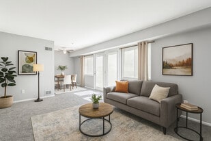 Lakeside Villas in Columbus, OH - Building Photo