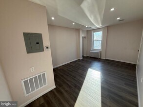 2537 E Auburn St in Philadelphia, PA - Foto de edificio - Building Photo