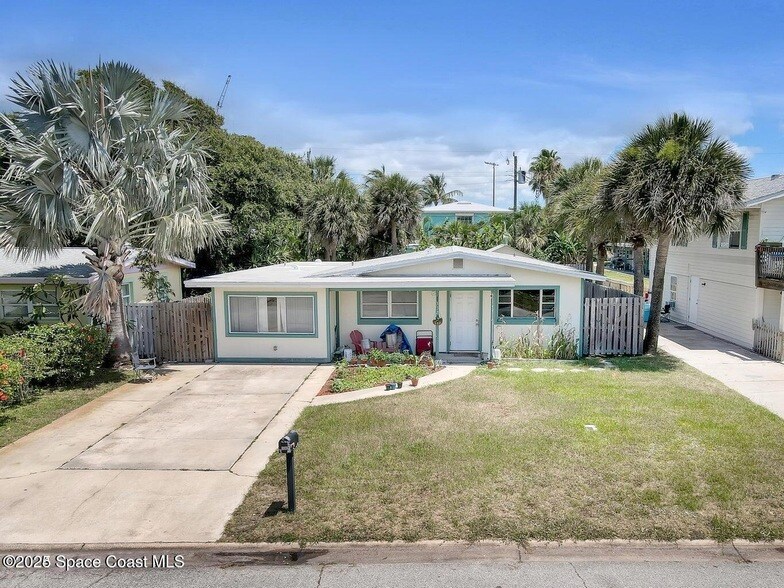 332 Tyler Ave in Cape Canaveral, FL - Building Photo