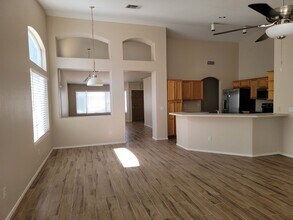 8362 W Paradise Dr in Peoria, AZ - Building Photo - Building Photo