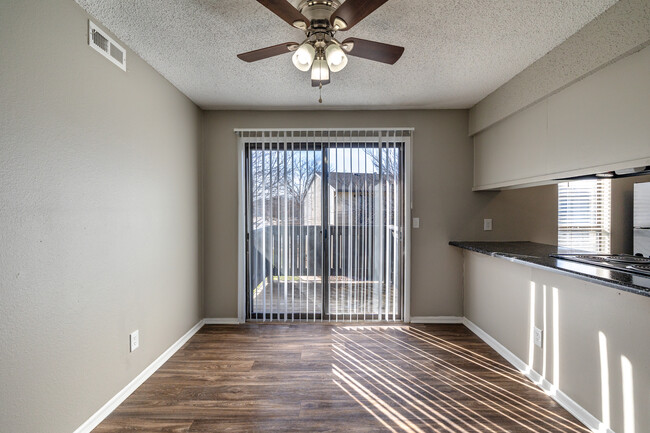 Eastgate Apartments in Wichita, KS - Foto de edificio - Interior Photo