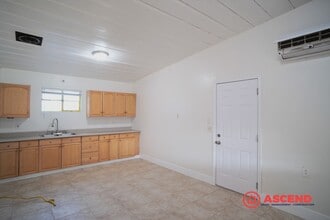 190 Price St in Bakersfield, CA - Building Photo - Building Photo