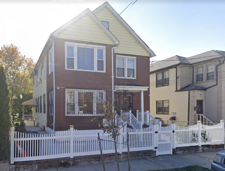 17410 108th Ave in Jamaica, NY - Building Photo