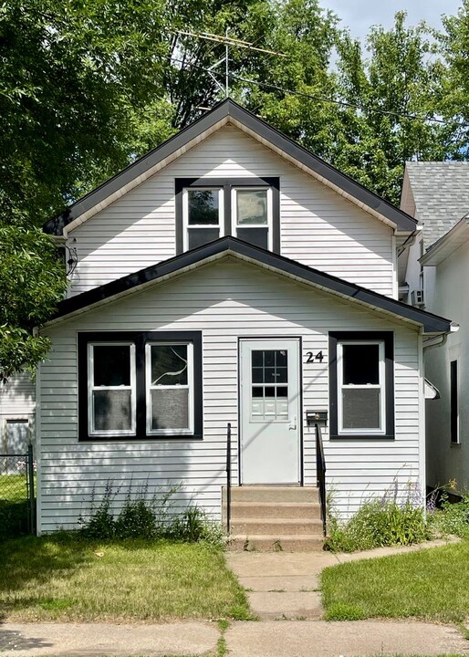 24 16th Ave N in St. Cloud, MN - Foto de edificio