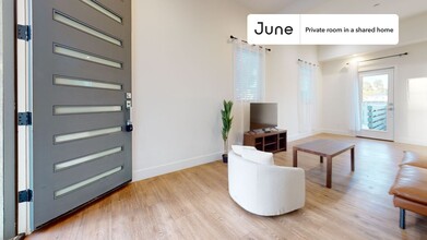 Private bedroom in 4 bed/4 bath Home in Los Angeles, CA - Building Photo - Building Photo