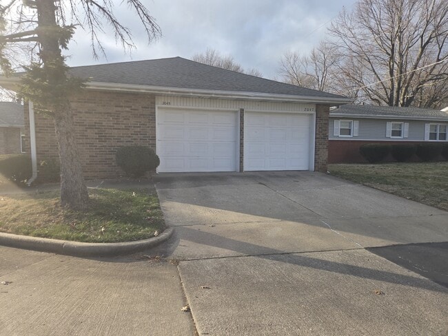 2045 S Kentwood Ave in Springfield, MO - Building Photo - Building Photo